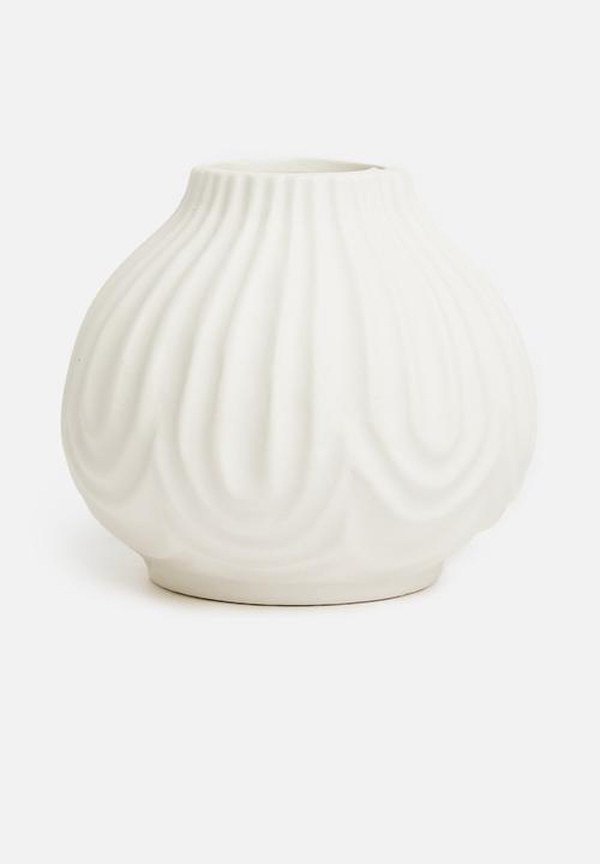 Porcelain Deco Budvase - Ivory  - <p style='text-align: center;'>R 20</p>